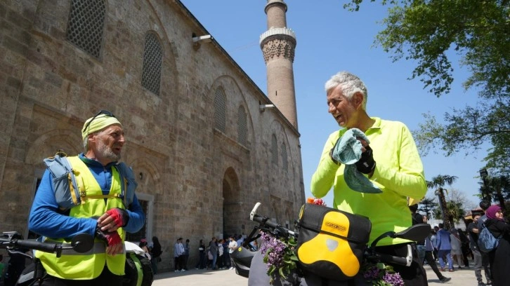 Üsküp'ten Mekke'ye pedal çeviren ikilinin yeni durağı Bursa