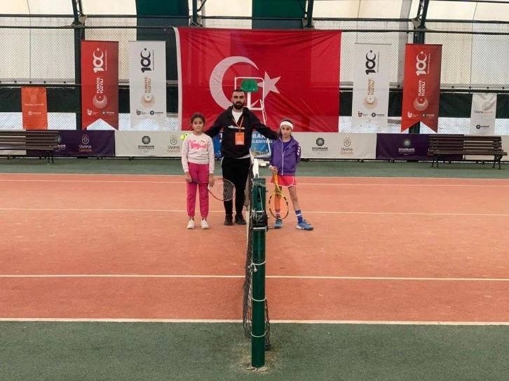 Uyanış Gençlik 2. Tenis Turnuvası başladı