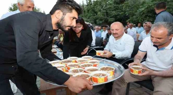 Vali Varol aşure etkinliğine katıldı