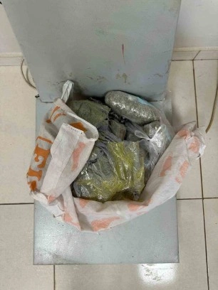 Van’da 2 kilo 701 gram esrar ele geçirildi