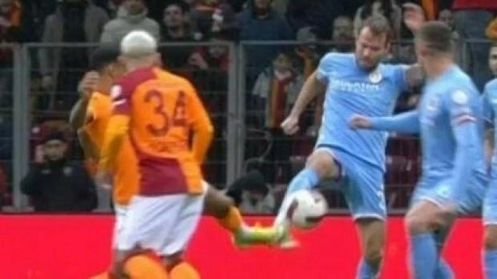 VAR'dan uyarı geldi! Galatasaray penaltı kazandı