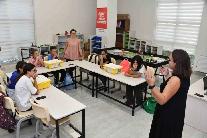 Yabancı öğrenci ve öğretmenler Yenişehir Belediyesi Akademi’yi gezdi