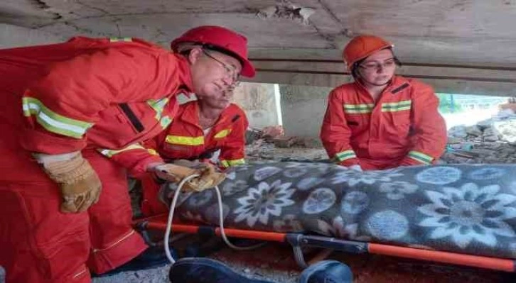 Yalova’da gönüllülerden arama kurtarma tatbikatı