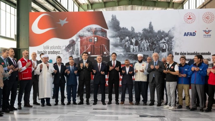 Yardım malzemeleri taşıyan 'İyilik Treni'nin 20'ncisi Afganistan'a hareket etti