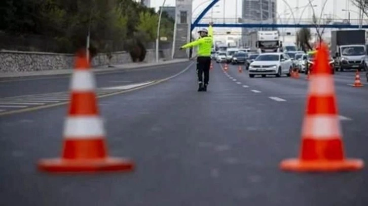 'Yeniden Büyük İstanbul Mitingi' nedeniyle bazı yollar trafiğe kapatıldı