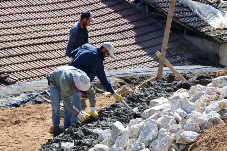 Yeşilyurt’ta yollar daha güvenli hale getiriliyor