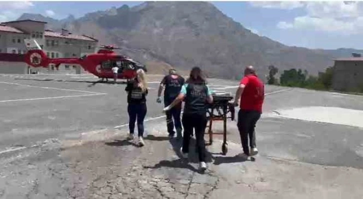 Yılanın ısırdığı vatandaş için ambulans helikopter havalandı