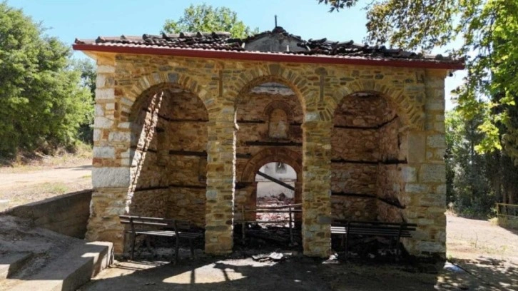 Yunanistan'da tarihi kilise kundaklandı