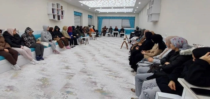 Yurtlarda kalan üniversite öğrencilerine ’İslam’da Şehitlik ve Gazilik’ konulu konferans verildi