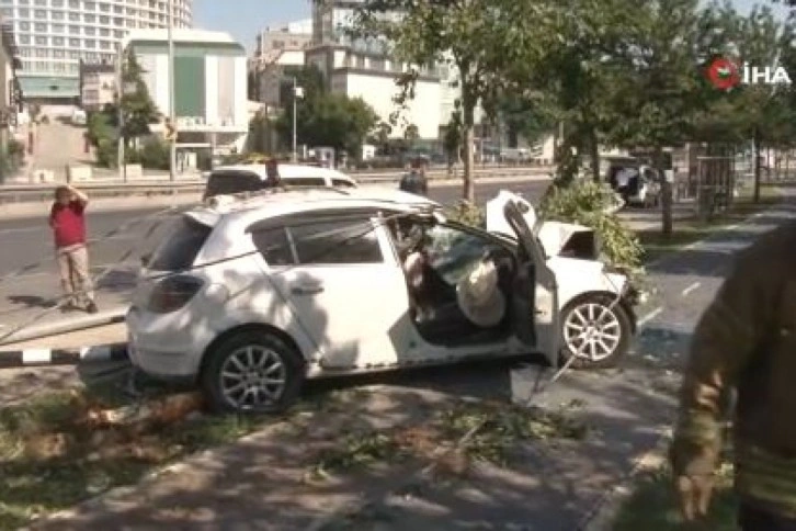 Zeytinburnu’nda anne ve oğlu feci kazadan kıl payı kurtuldu