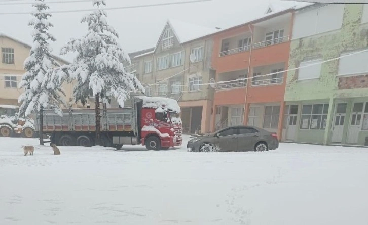 Zonguldak’ın yüksek kesimlerinde kar etkisini sürdürüyor