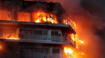 14 katlı bir binada yangın. Faciada 4 kişi yanarak can verdi, çok sayıda kişi yaralandı