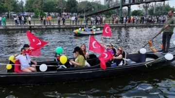 Adana'da Portakal Çiçeği Karnavalı kapsamında su korteji yapıldı