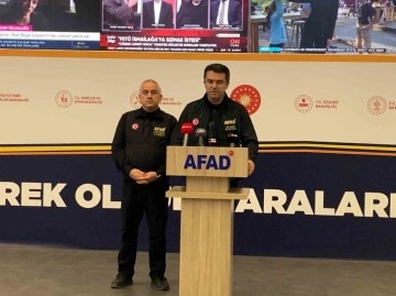 AFAD Başkanı Memiş: “Libya’ya gönderilmek üzerek 3 kargo uçağını, 4’er saat arayla planladık”