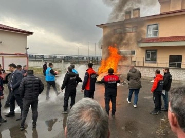 Ağrı’da AFAD liderliğinde deprem tahliye ve yangın tatbikatları başarıyla gerçekleştirildi