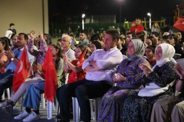 Akyazılılar şampiyonluğu dev ekranda izledi