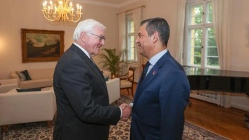 Almanya’nın Ankara Büyükelçiliğine gelen Özgür Özel Steinmeier ile görüştü