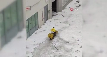 Almanya’yı dolu vurdu, yollar beyaza büründü