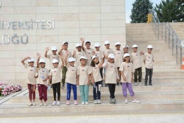 Anadolu Üniversitesi mevsimlik çocuk tarım işçilerini ağırladı