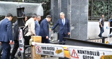 Ankara Valisi Şahin, terör saldırısının meydana geldiği olay yerinde incelemelerde bulundu