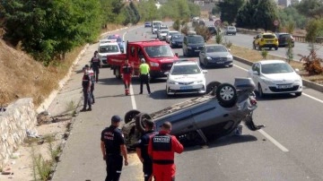 Araç takla attı: 3 yaralı