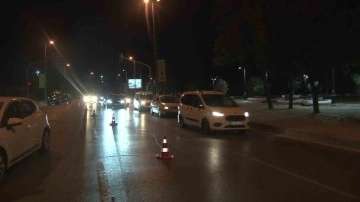 Aracı trafikten men edilen sürücünün İHA muhabirine çirkin saldırısına kameralara yansıdı