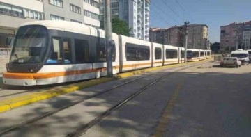 Arızalanan tramvay ulaşımda aksamalara sebep oldu