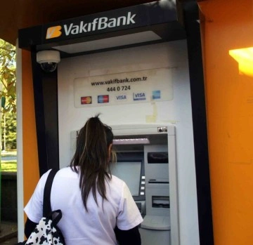 Arızalı Vakıfbank ATM’si vatandaşların tepkisine neden oluyor