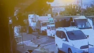 Arnavutköy’de yolun karşısına geçmeye çalışan kadın kamyonun altında kalarak can verdi