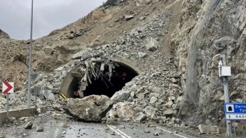 Artvin-Erzurum kara yolu heyelan nedeniyle ulaşıma kapandı