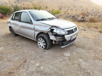 Bariyere çarpan otomobilde bulunan 4 kişi yaralandı