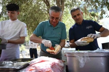 Başkan Topaloğlu’ndan öğrencilere mangal partisi