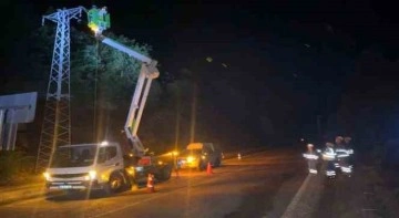 Batı Karadeniz’de yaşanan sel nedeniyle güvenli elektrik mücadelesi sürüyor