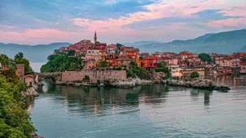 Batı Karadeniz'in turizm beldeleri bayramda tatilcilerin akınına uğradı