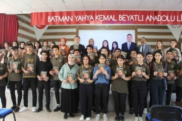 Batman Üniversitesi Rektörü Prof. Dr. İdris Demir lise öğrencileriyle buluştu