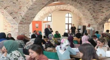 Beyazgül, aşure etkinliğine katıldı