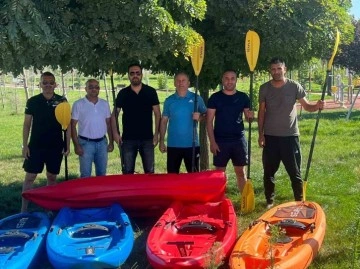 Bingöl’de sporculara kano ve yarış botu hediye edildi