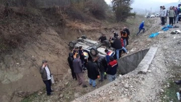 Bolu'da feci kaza. Şarampole uçan otomobil ters döndü. 2’si ağır 3 yaralı var