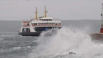 Bozcaada ve Gökçeada'ya bazı feribot seferlerine fırtına engeli