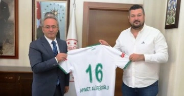 Bursaspor, İl Milli Eğitim Müdürlüğü’nü ziyaret etti