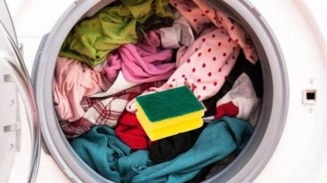 Çamaşır makinesine 1 adet bulaşık süngeri atın: Meğer o problemi kısa sürede çözüyormuş