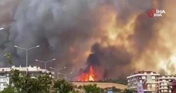 Çanakkale’de yangın yerleşim yerlerini tehdit ediyor