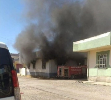 Cinayetten sorumlu tuttukları amcalarının evini yaktılar