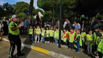 Çocuklar trafik kurallarını eğlenerek öğrendi