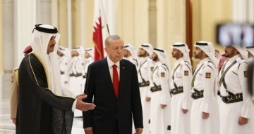 Cumhurbaşkanı Erdoğan Katar’da resmi törenle karşılandı