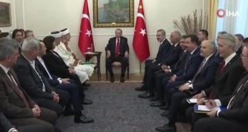 Cumhurbaşkanı Erdoğan Türkiye’nin Atina Büyükelçiliği’ni ziyaret etti