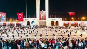 Cumhuriyetin 100. Yılında Didim’de 100 kişiyle Zeybek gösterisi