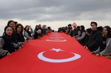 Cumhuriyet’in 100’ncü yılı kutlamaları Kop Dağı Şehitliğindeki yürüyüşle başladı