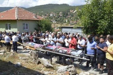 Denizli’deki kazada hayatını kaybeden aile Burdur’da toprağa verildi