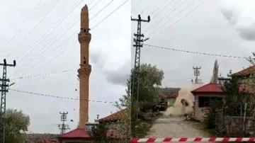 Depremde hasar gören minare, kontrollü olarak yıkıldı